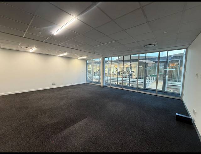 250M² BUILDING TO LET IN FORESHORE